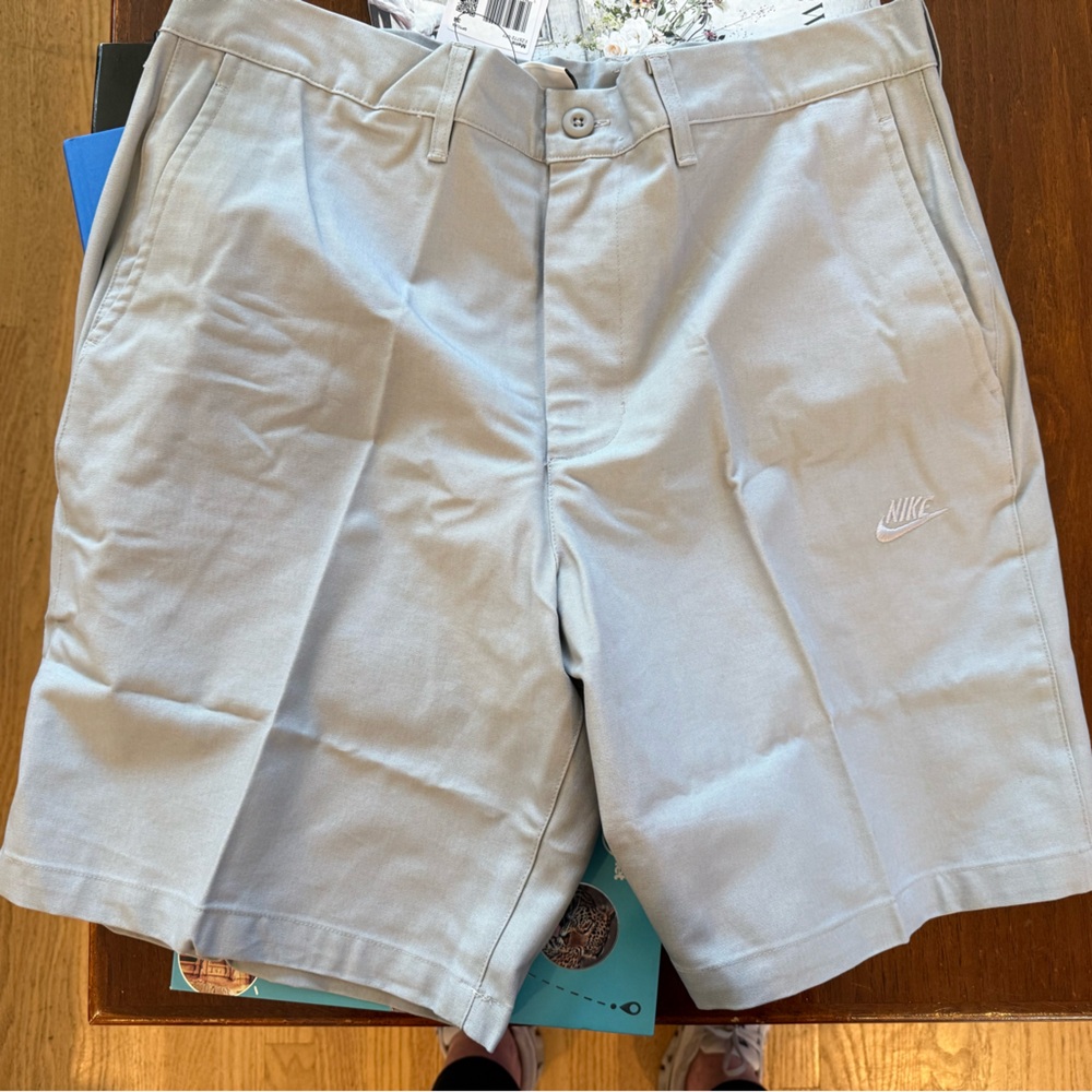 Nike men’s Light Gray Golf Short with Swoosh size 34 inseam 8”